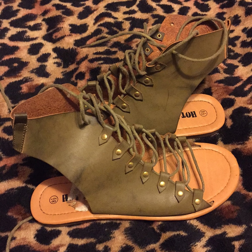 Hot Kiss sandals